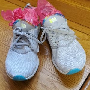 New Balance tennis shoes